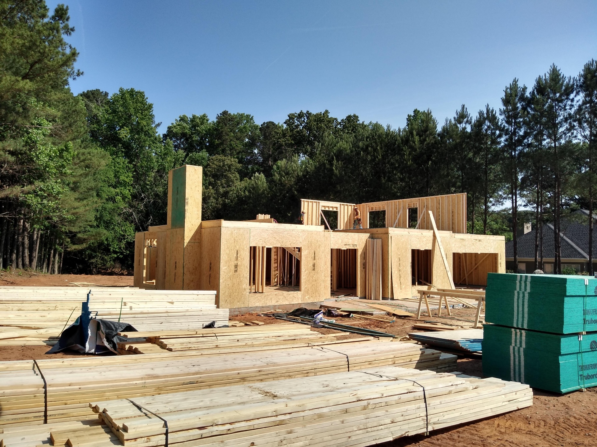 Roof and wall structure of the new residence